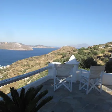Entre Ciel Et Milos Grece