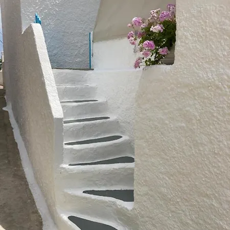 Entre Ciel Et Milos Grece Tripití