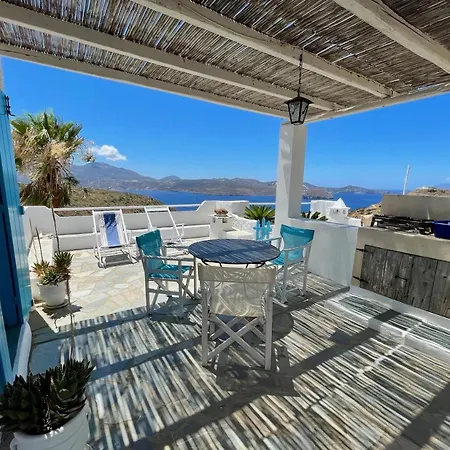 Entre Ciel Et Milos Grece