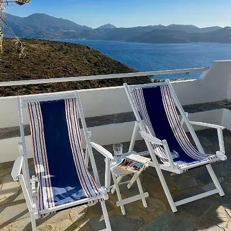 Entre Ciel Et Milos Grece *