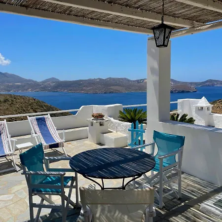 Entre Ciel Et Milos Grece Tripití